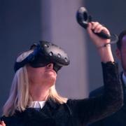 Norges kronprinsessa Mette-Maarit testade VR-glasögon på Oslo Innovation Week i oktober (arkivbild).