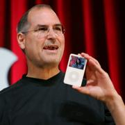 Steve Jobs presenterar en ny Ipod-modell 2005