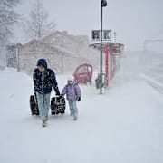 Snön ställer till det i trafiken. 