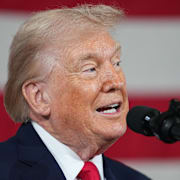 President Donald Trump kan avgöra förvärvets utgång om Pentagon inte bestämmer sig innan tisdag. 