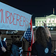 Protester utanför Vita huset i samband med ICE-skjutningen av Renee Good.
