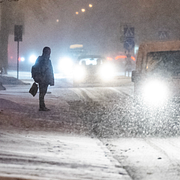Till helgen väntas snöfall längs västkusten. SMHI har varnat, bland annat för stök i trafiken. 