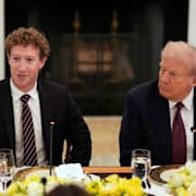 Metas vd Mark Zuckerberg äter middag med USA:s president Donald Trump i Vita huset förra året. 