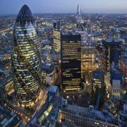 Skyskrapan ”The Gherkin” i Londons finansdistrikt. 