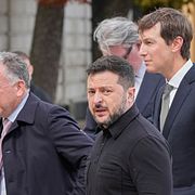 Volodymyr Zelenskyj tillsammans med förhandlarna Steve Witkoff och Jared Kushner.