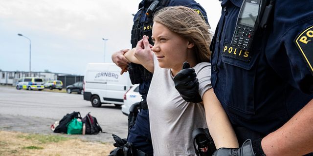 Polisen flyttar på Greta Thunberg. Johan Nilsson/TT