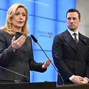 C-ledaren Elisabeth Thand Ringqvist och partisekreteraren Hannes Hervieu.