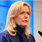 Elisabeth Thand Ringqvist och Nooshi Dadgostar. Arkivbilder.