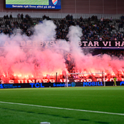 Malmöfans med tifo och pyroteknik inför matchen mot Sparta Prag samt jurgårdsfans med pyroteknik inför matchen mot Maribor. 