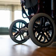 Illustrationsbild. En rullstol på ett omsorgsboende för äldre. 