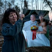 Carol Dean vars make dog i spåren av tornadon i Alabama.