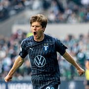 Malmös Oliver Berg jublar efter 1-0.
