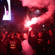 Vucic/Människor i Belgrad firar valresultatet.