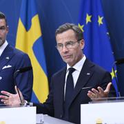 Statsminister Ulf Kristersson (M) håller pressträff med de nyutnämnda statsråden i regeringen. Här med Johan Forssell (M) ny migrationsminister.