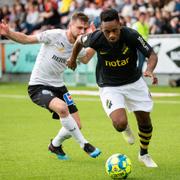 AIK:s Heradi Rashidi och Örebros Filip Rogic.