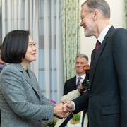 Tsai Ing-wen och William Brent Christensen, chef för amerikanska Taiwan-institutet.