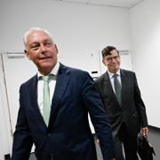 Henrik Landerholm tillsammans med sin advokat Johan Eriksson, 15 augusti.