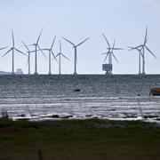 Havsbaserade vindkraftverk utanför Bunkeflostrand söder om Öresundsbron.