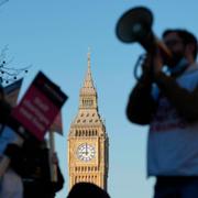 Demonstranter i London.  Frank Augstein / AP