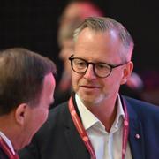 Damberg med tidigare statsminister Stefan Löfven på S-kongressen.