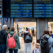 Kraftiga förseningar i tågtrafiken söderut från Stockholms Centralstation under torsdagen.
