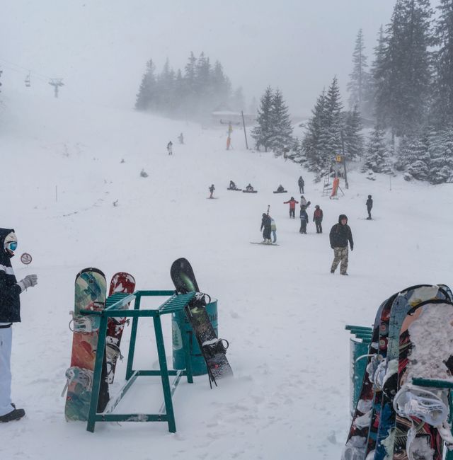 The ski resort in Dragobrat, Ukraine, Jan. 17, 2023. Ukrainians have flocked to ski resorts nestled in the Carpathian Mountains, largely spared the worst of the war with Russia, for a respite. (Brendan Hoffman/The New York Times) BRENDAN HOFFMAN / NYT