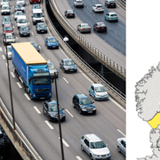 Arkivbild, trafik/SMHI:s grafik: Blå markering innebär risk för stora regnmängder, lila markering risk för skogsbrand, gul markering är klass 1-varning för besvärligt väder.