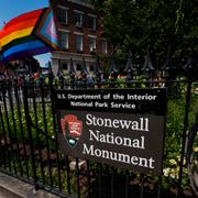 Minnesplakat utanför Stonewall Inn.