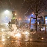 Nyårsfirande på Möllevångstorget i Malmö vid tolvslaget.