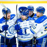 Leksands Matt Caito, Justin Kloos och Jesper Kandergård jublar under matchen. 