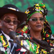 Avsatte presidenten Robert Mugabe och hans fru Grace Mugabe.