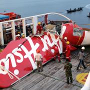 Vrakdelar av Air Asia flight 8501 som hittades i början av året.