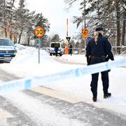 Polis på plats efter en skjutning i Hägersten i södra Stockholm i december. 