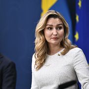 Statsminister Ulf Kristersson (M) och energi- och näringsminister Ebba Busch (KD) på pressträffen.