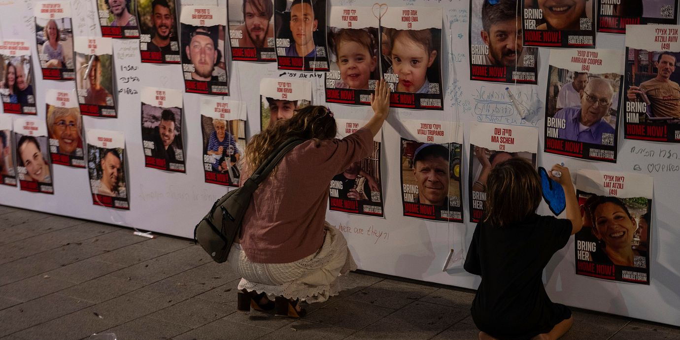 Minnesplats över Israelerna som kidnappades av Hamas den 7 oktober 2023.