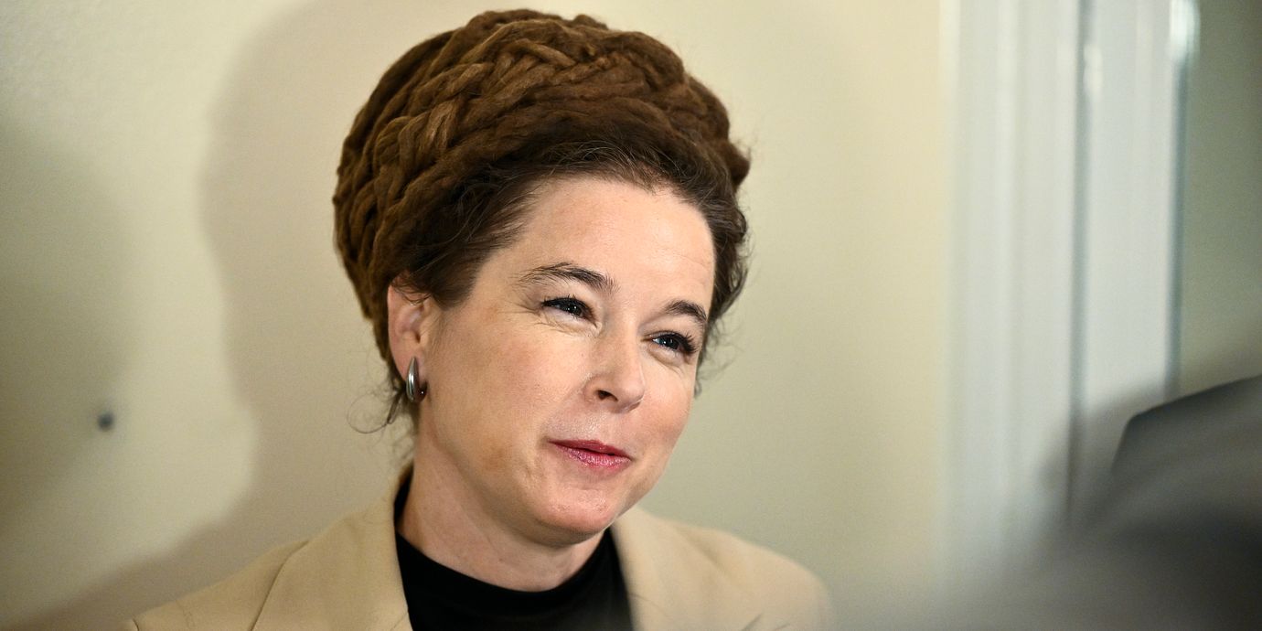 Amanda Lind.