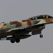 Israelisk F-16 lyfter från flygbasen Ramon.