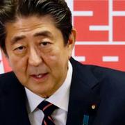 Shinzo Abe, Theresa May på EU-toppmöte. 