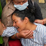 Muna Khadka förlorade sin son Aayush Khadka i katastrofen.