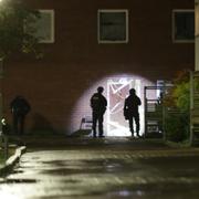 En port till ett bostadshus förstördes i en explosion i Länsmansgården i Göteborg sent på lördagskvällen.