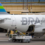En Airbus 319 tillhörande Braathens vid gate på Malmö Airport ( Sturups flygplats ) i slutet på augusti 2025.