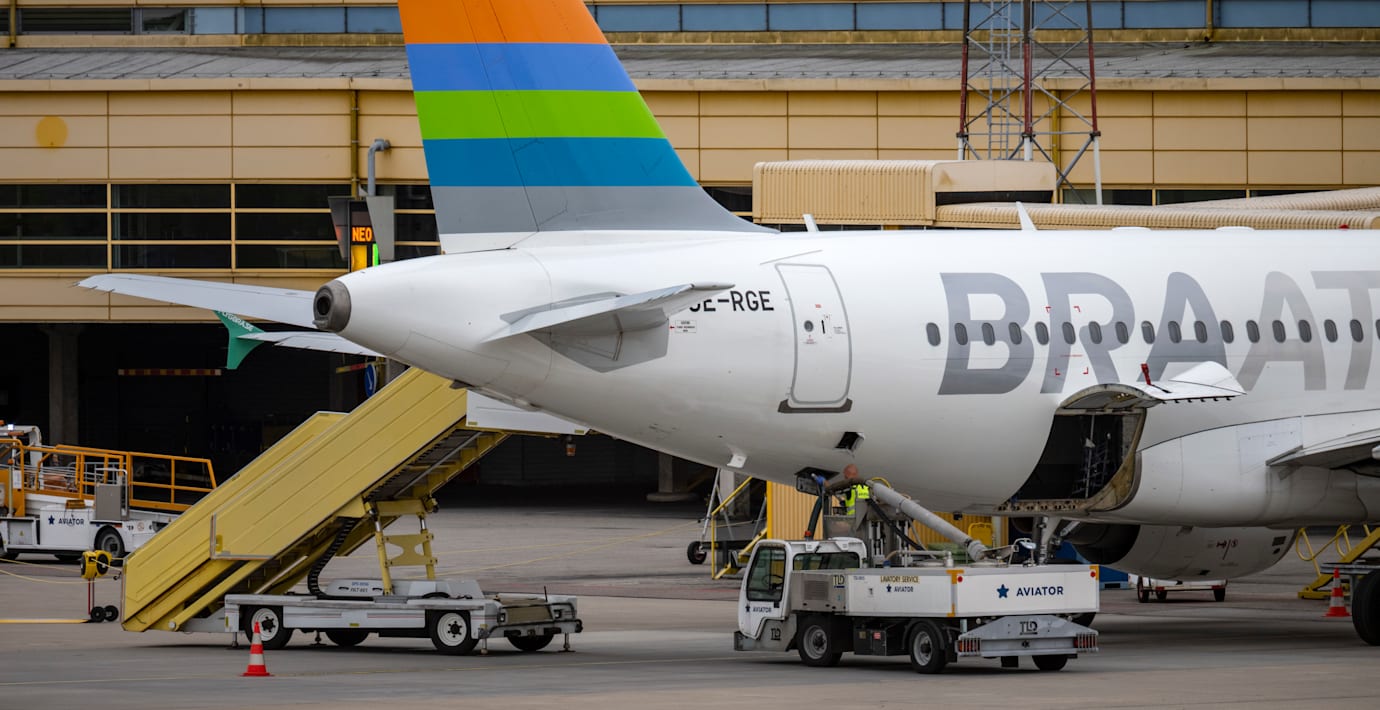 En Airbus 319 tillhörande Braathens vid gate på Malmö Airport ( Sturups flygplats ) i slutet på augusti 2025.
