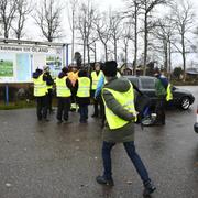 Frivilliga från Missing people söker efter den försvunne 6-åringen vid brofästet till Ölandsbron i Färjestaden på Öland tidigare under fredagen. 