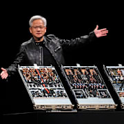 Nvidias vd Jensen Huang visar upp nya chip i Taiwan i maj i år.