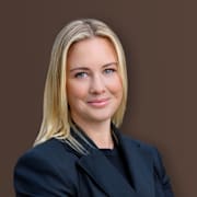 Emma Lythell, head of industry AI på Salesforce och gästkrönikör hos Omni Ekonomi.