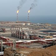 Industrier vid den iranska staden Asaluyeh. Det är oklart om attacken har skett precis här – Israel har inte specificerat.