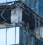 En av de skadade skyskraporna i Moskva. AP