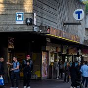 Övervakningskamera vid entrén till tunnelbanan i Skärholmen centrum. Arkivbild.