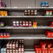 Kaffepaket i butik. 