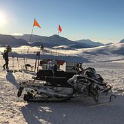 Arkivbild: Fjällräddare och räddningshelikopter från Sjöfartsverket vid Nordalsfjäll, ett populärt område för offpistskidåkning nära Riksgränsen.